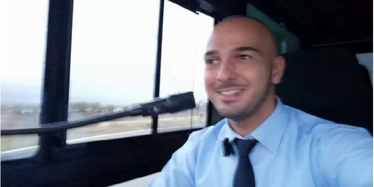 IL SANNICANDRESE ENRICO STICOZZI SALVA I TUTTI I PASSEGGERI DEL BUS IN FIAMME