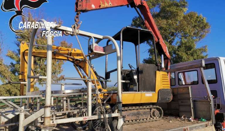 NASCONDEVANO MEZZI DI LAVORO RUBATI, ARRESTATI IN FLAGRANZA