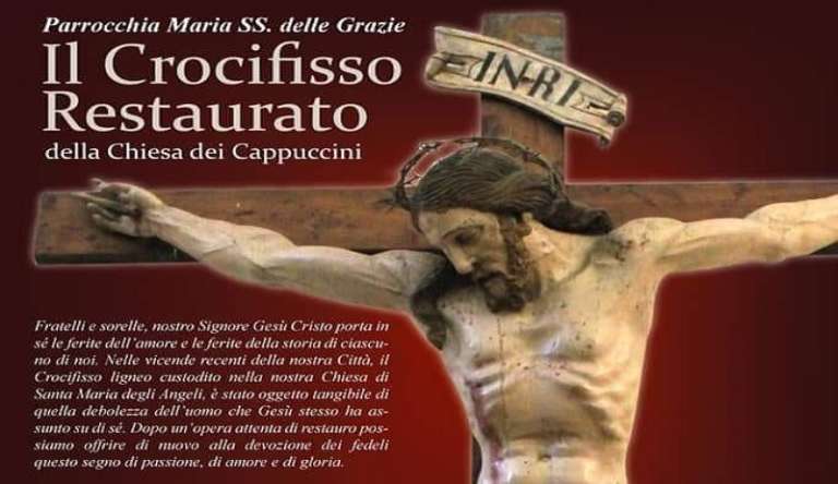 TORNA IN CHIESA IL CROCIFISSO RESTAURATO DOPO L’ATTO SACRILEGO DELLO SCORSO ANNO