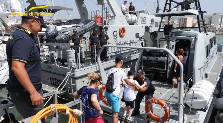 “FINANZIERE PER UN GIORNO”: I GIOVANI PAZIENTI DI CASA SOLLIEVO IN VISITA ALLA SEZIONE NAVALE DI MANFREDONIA