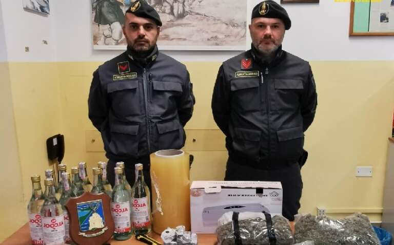 GUARDIA DI FINANZA: SCOPERTO UN BAZAR DELLA DROGA A SAN NICANDRO GARGANICO