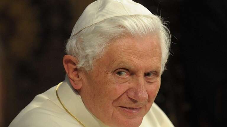 ADDIO A BENEDETTO XVI, UMILE LAVORATORE NELLA VIGNA DEL SIGNORE