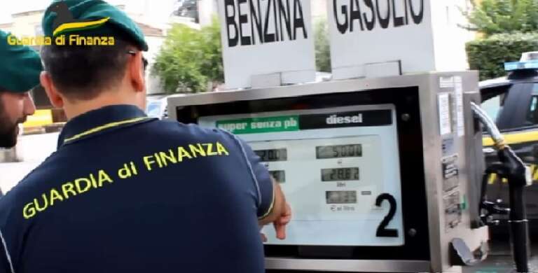 GUARDIA DI FINANZA: IL BILANCIO DI UN MESE DI CONTROLLI, SULLE STRADE E AUTOSTRADE, SUI PREZZI DEI CARBURANTI