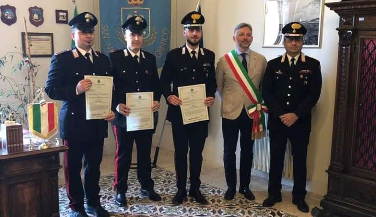 SAN NICANDRO, ENCOMIO A TRE CARABINIERI