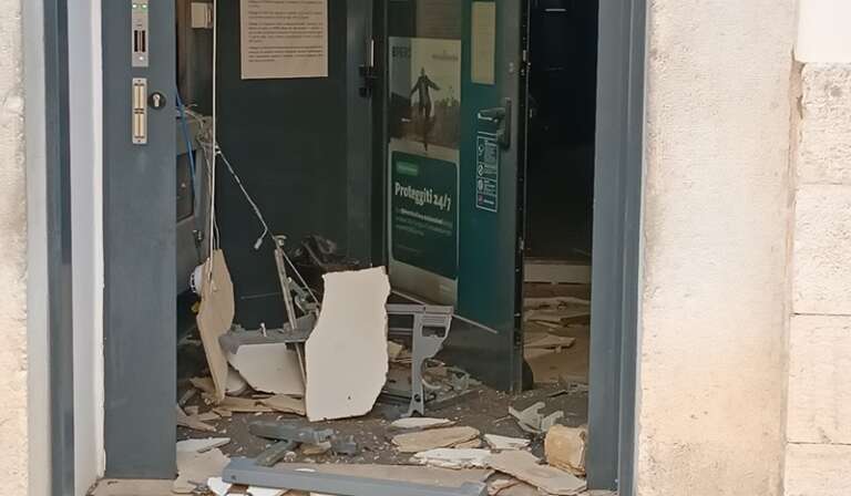 FATTO ESPLODERE BANCOMAT A SAN NICANDRO GARGANICO