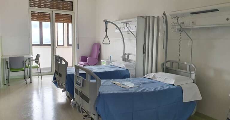 SANITA’ IN PUGLIA, AUMENTO DEI POSTI LETTO NEGLI OSPEDALI PUBBLICI E PRIVATI